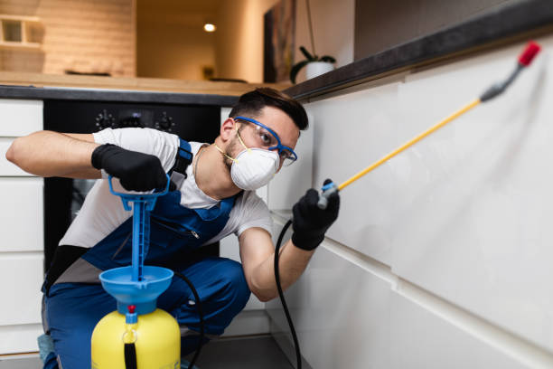 Best Best Pest Control Companies  in Oakfield, WI